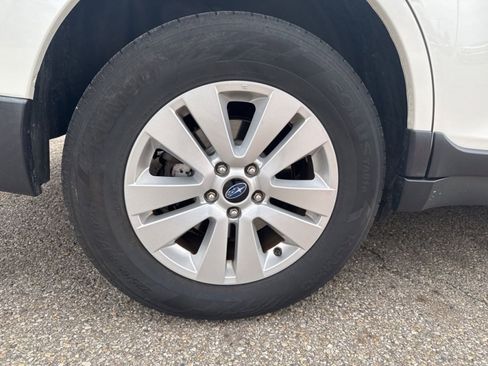 Used 2017 Subaru Outback 2.5i Premium image 9