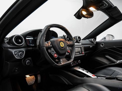 Used 2016 Ferrari California T image 42