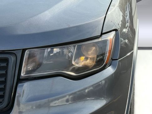 Used 2019 Jeep Grand Cherokee Laredo w/ Laredo X Package image 11