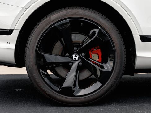 New 2025 Bentley Bentayga image 25