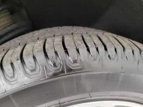 Used 2019 GMC Acadia Denali w/ LPO, Floor Liner Package image 4