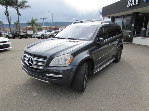Used 2012 Mercedes-Benz GL 550 4MATIC image 3