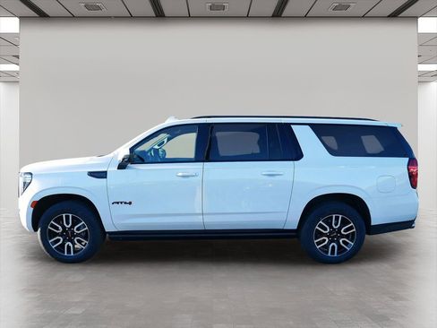 Used 2023 GMC Yukon XL AT4 w/ AT4 Premium Plus Package AWD/4WD image 3