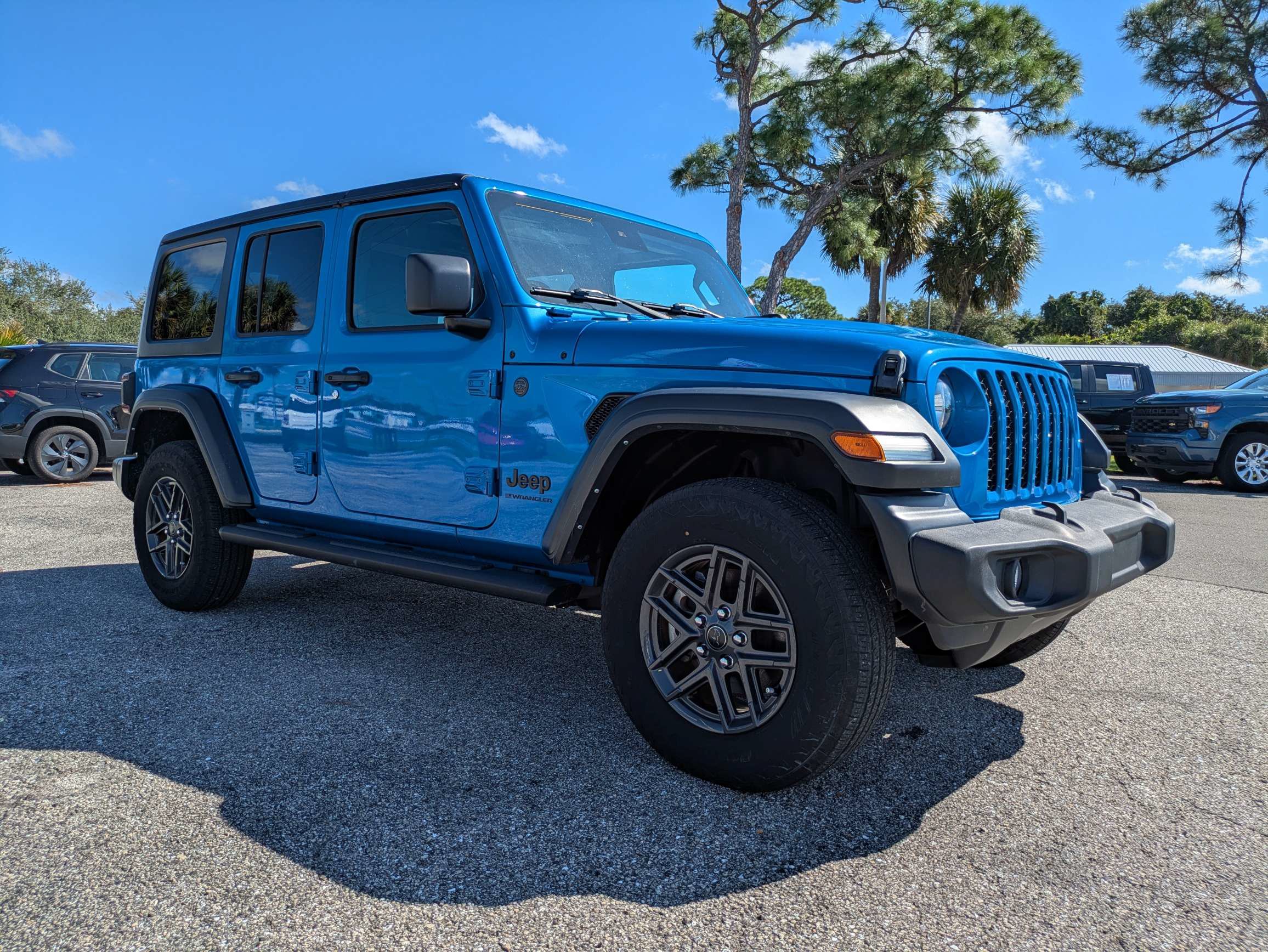 Used 2024 Jeep Wrangler Unlimited Sport AWD/4WD image 2