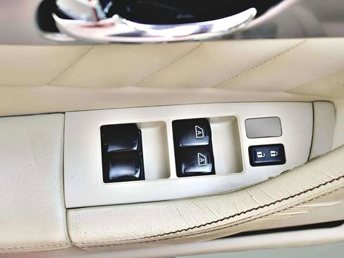 Used 2014 INFINITI QX70 3.7 Sport Utility 4D image 9