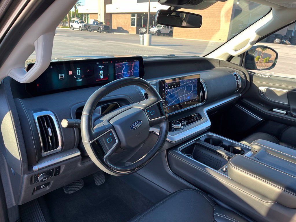 Used 2025 Ford Expedition Platinum AWD/4WD image 10