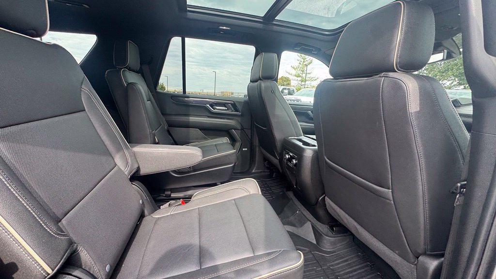 Used 2025 GMC Yukon Elevation w/ LPO, Get Active Package AWD/4WD image 14