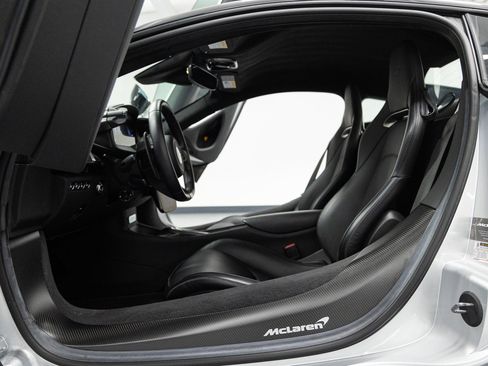 Used 2023 McLaren Artura image 29