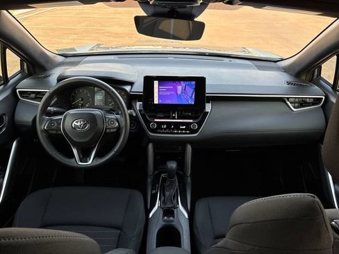 Used 2024 Toyota Corolla Cross AWD Hybrid image 9