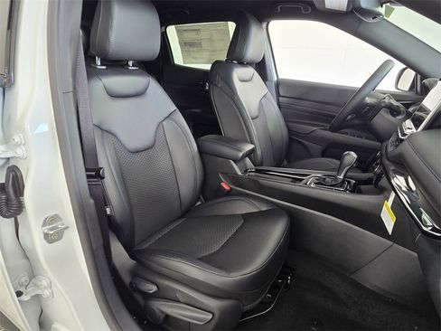 New 2026 Jeep Compass Latitude image 18