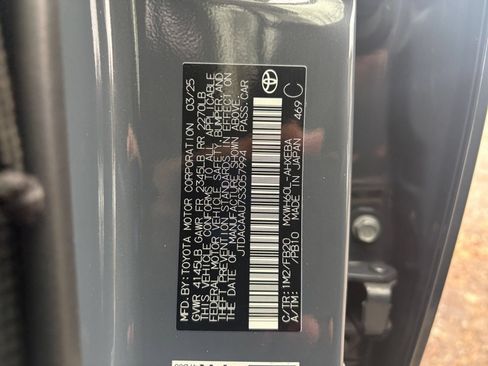 Used 2025 Toyota Prius LE FWD image 27