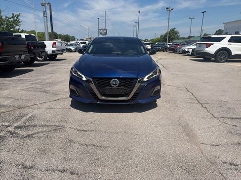 Used 2022 Nissan Altima 2.5 SR FWD image 2