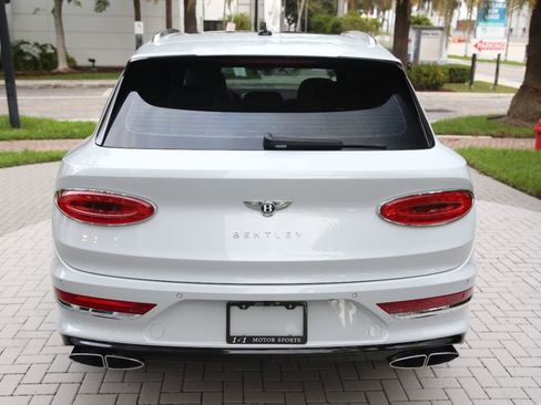 Used 2021 Bentley Bentayga image 14
