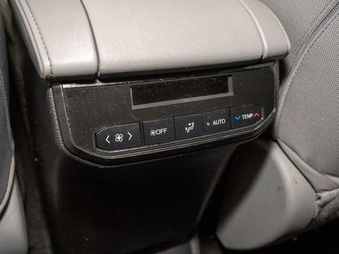 Used 2023 Toyota Highlander L image 7