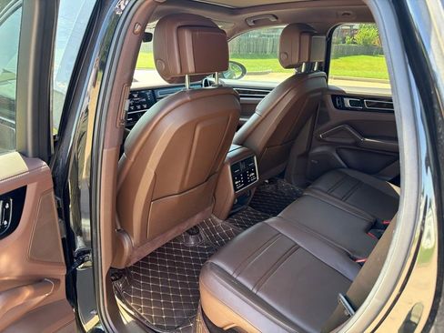 Used 2020 Porsche Cayenne S AWD/4WD image 18