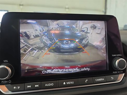 Used 2023 Nissan Rogue S image 22