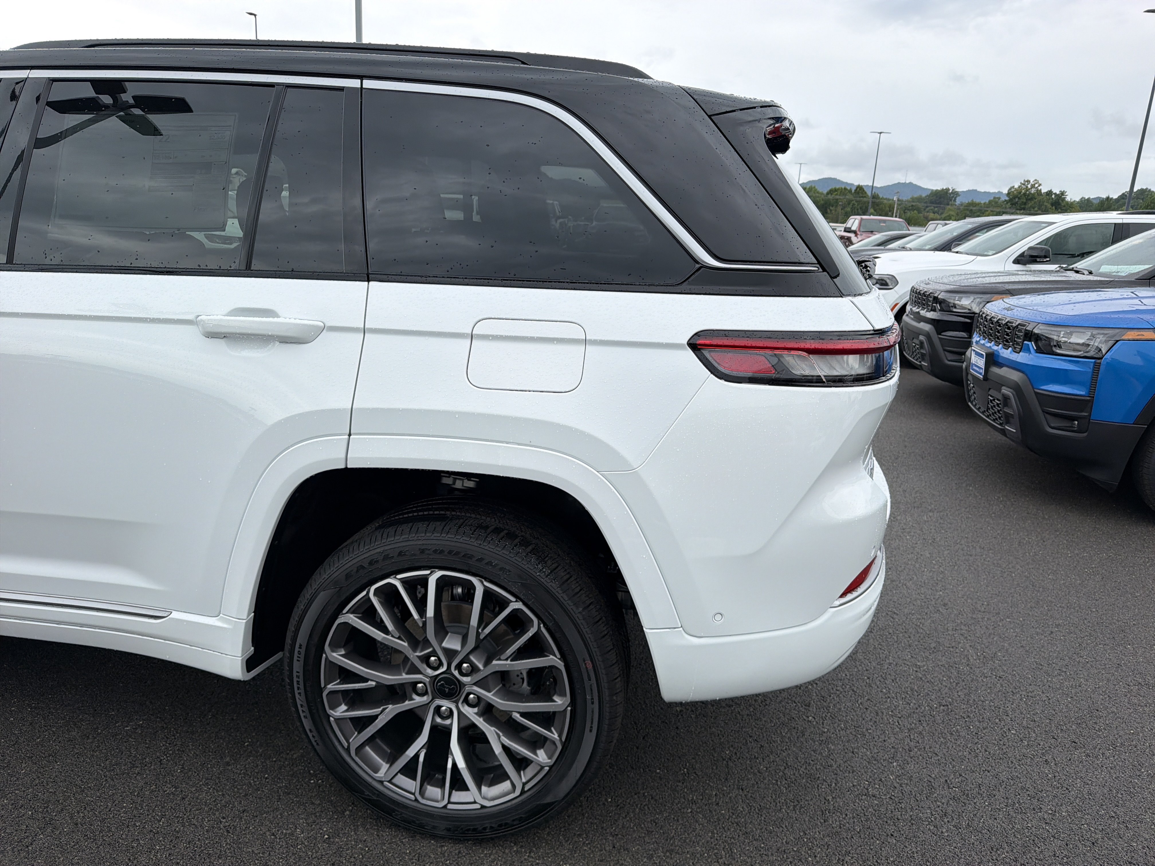 New 2027 Jeep Grand Cherokee Summit AWD/4WD image 10