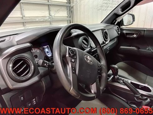 Used 2023 Toyota Tacoma TRD Off-Road w/ Technology Package AWD/4WD image 11