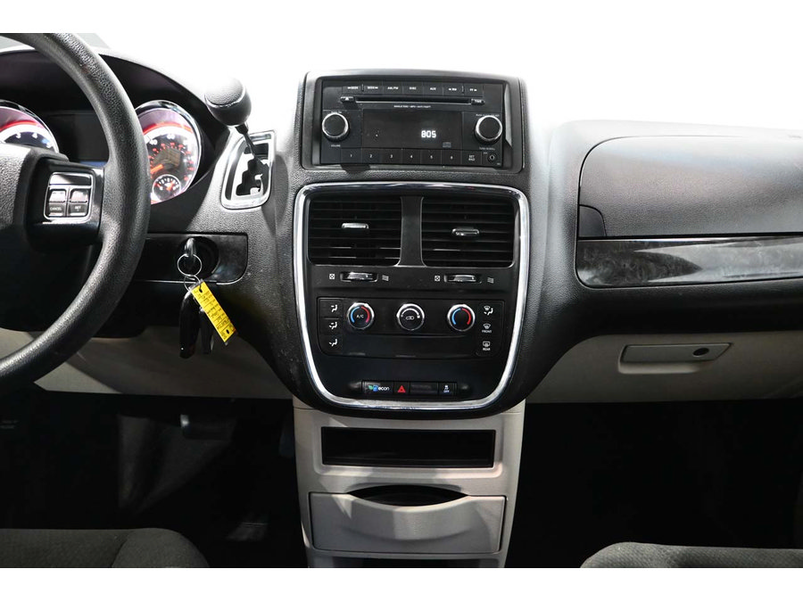 Used 2015 Dodge Grand Caravan American Value Package FWD image 23