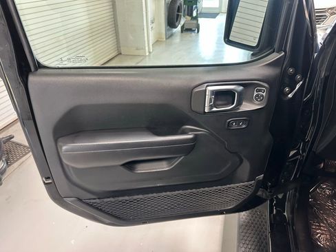 Used 2018 Jeep Wrangler Sport image 9