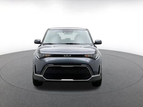 Used 2025 Kia Soul LX w/ LX Technology Package FWD image 2