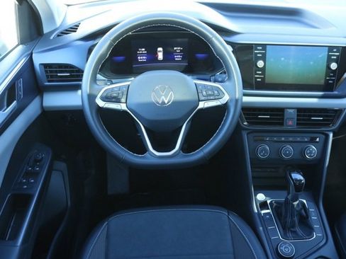 Used 2022 Volkswagen Taos SE image 18