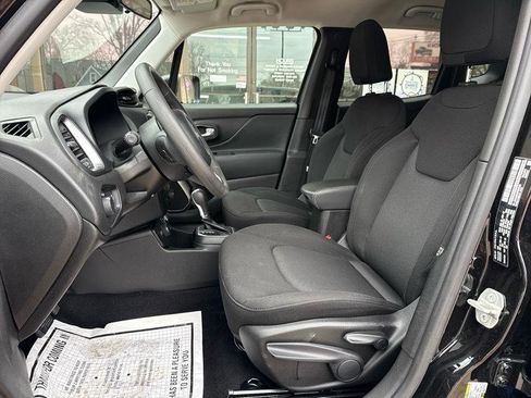 Used 2023 Jeep Renegade Latitude AWD/4WD image 8