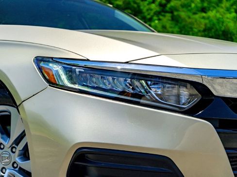 Used 2018 Honda Accord LX image 4
