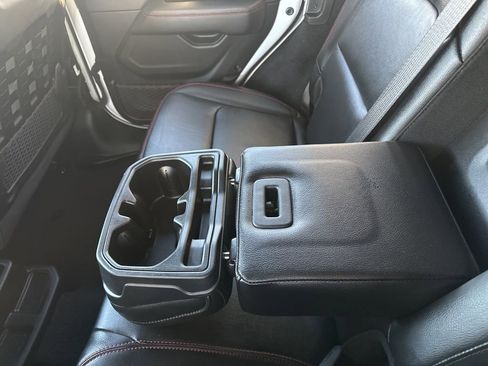 Used 2019 Jeep Wrangler Unlimited Rubicon image 31