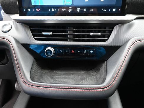 Used 2025 Ford Explorer ST-Line image 12