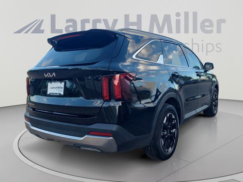 Used 2025 Kia Sorento S w/ Panoramic Sunroof Package FWD image 5