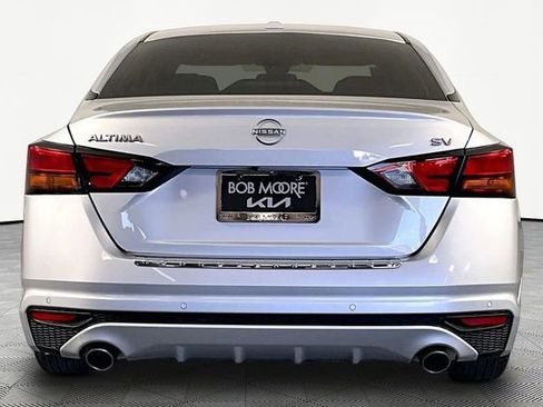 Used 2023 Nissan Altima 2.5 SV w/ SV Premium Package FWD image 5