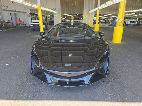Used 2023 McLaren Artura RWD image 2
