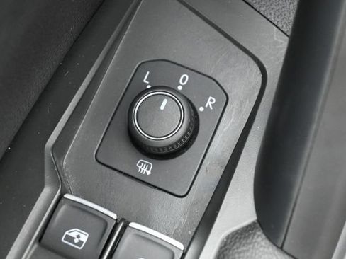 Used 2023 Volkswagen Tiguan SE w/ Panoramic Sunroof Package FWD image 12