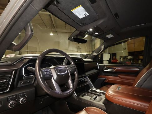 Certified 2024 GMC Sierra 2500 Denali Ultimate image 9