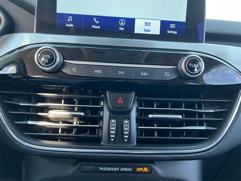 Used 2022 Ford Escape Titanium image 21