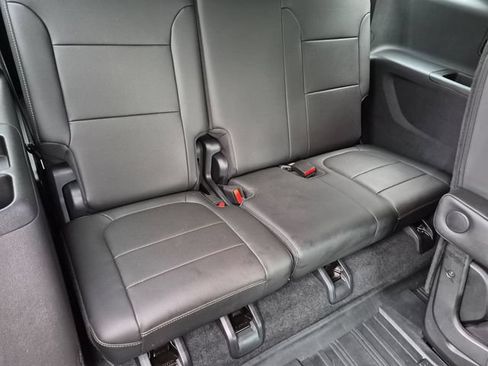 Used 2023 Chevrolet Traverse Premier AWD/4WD image 23