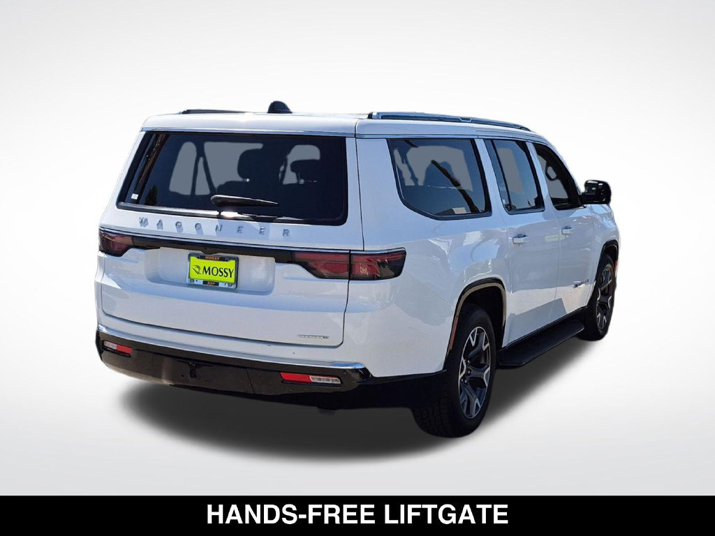 Used 2024 Jeep Wagoneer L Series III w/ Flexible Seating Group AWD/4WD image 9