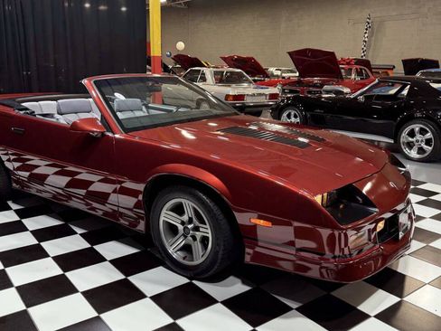 Used 1988 Chevrolet Camaro IROC-Z RWD image 12
