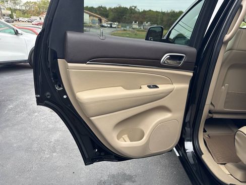 Used 2018 Jeep Grand Cherokee Overland AWD/4WD image 18