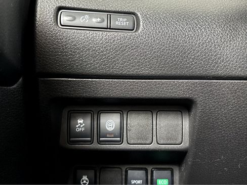 Used 2022 Nissan Rogue Sport SV image 12