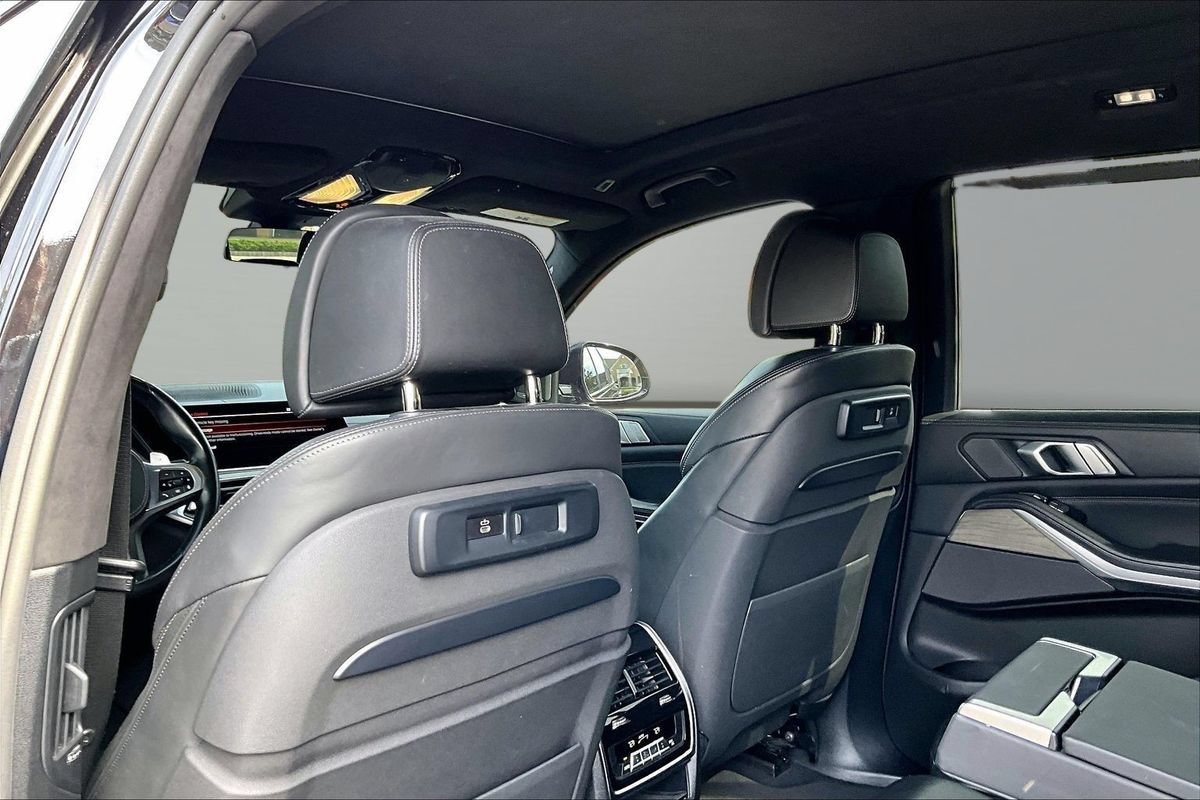 Used 2019 BMW X7 xDrive50i w/ M Sport Package AWD/4WD image 19