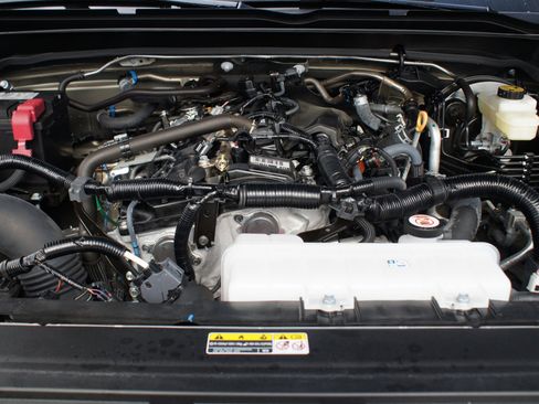 Used 2025 Toyota Tacoma TRD Off-Road w/ TRD Off Road Premium Package image 28