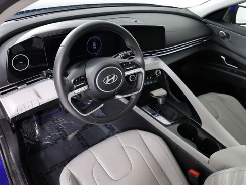 Used 2025 Hyundai Elantra Limited FWD image 21