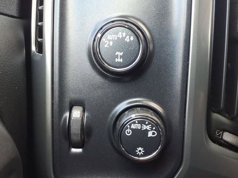 Used 2019 Chevrolet Silverado 1500 LT AWD/4WD image 18