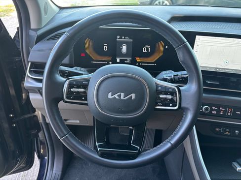 Used 2026 Kia Carnival FWD image 30