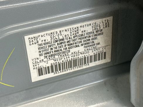 Used 2025 Nissan Sentra SR FWD image 12