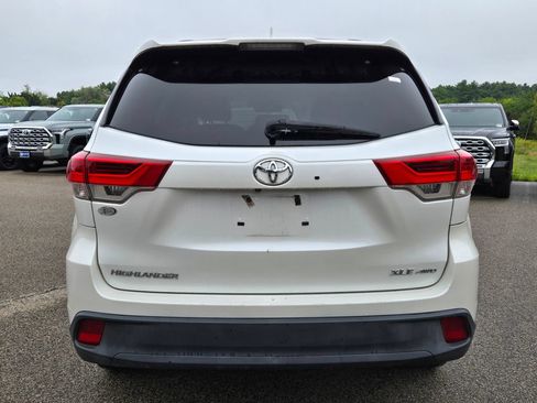 Used 2017 Toyota Highlander XLE AWD/4WD image 4