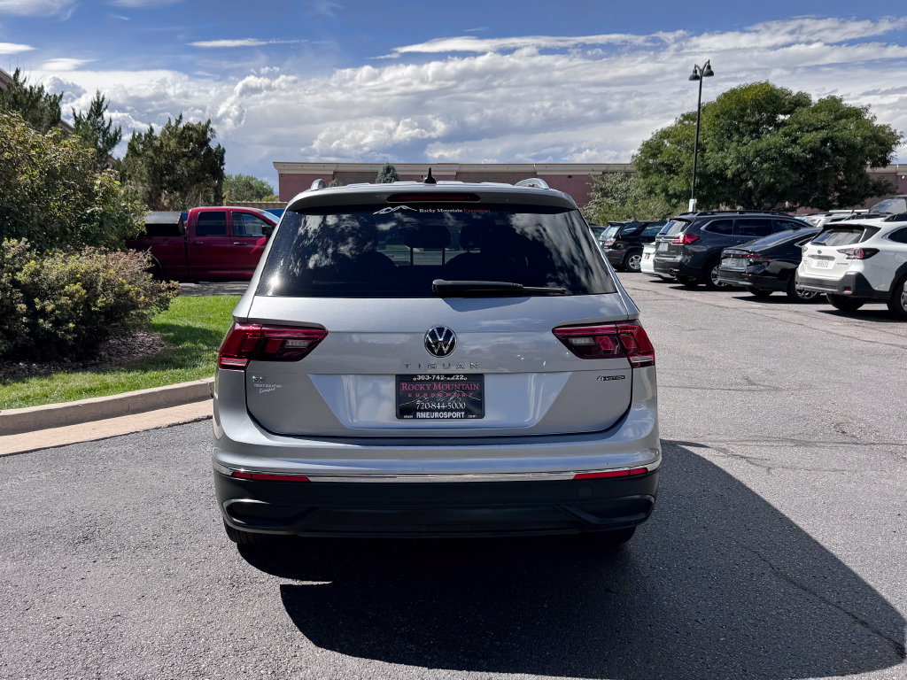 Used 2024 Volkswagen Tiguan SE AWD/4WD image 10