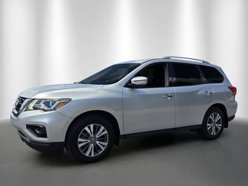 Used 2020 Nissan Pathfinder S FWD image 3